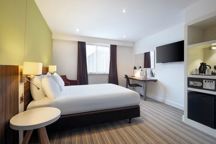 Room 40 of 122