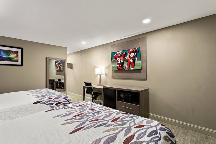 Superior 2 Queen Beds (17 of 20)