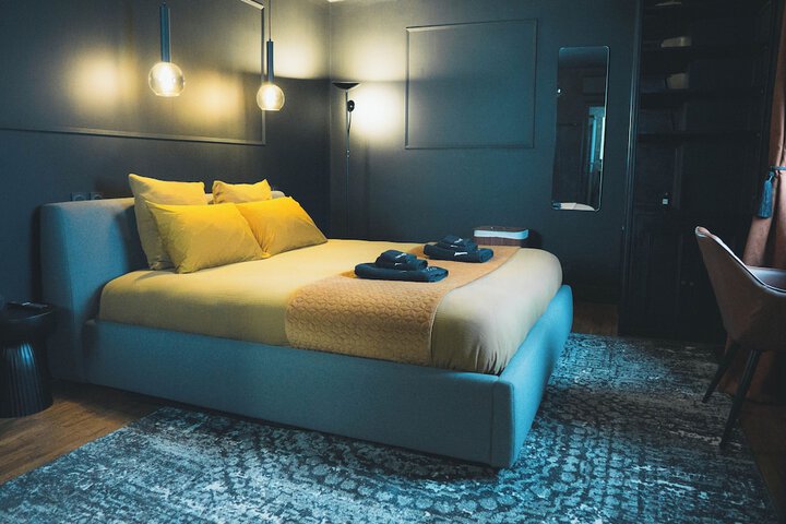 Room 13 of 28