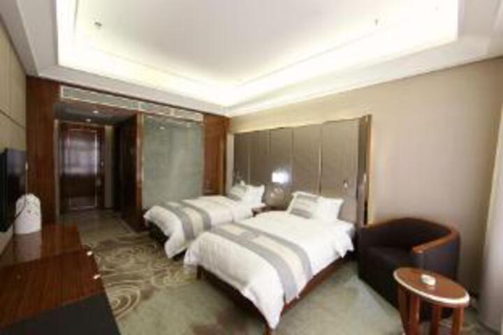 Room 9 of 11