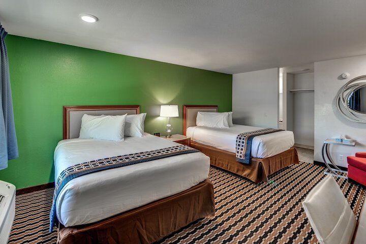 2 Double Beds (5 of 9)