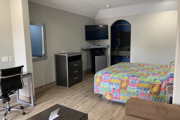 Room 6 of 17
