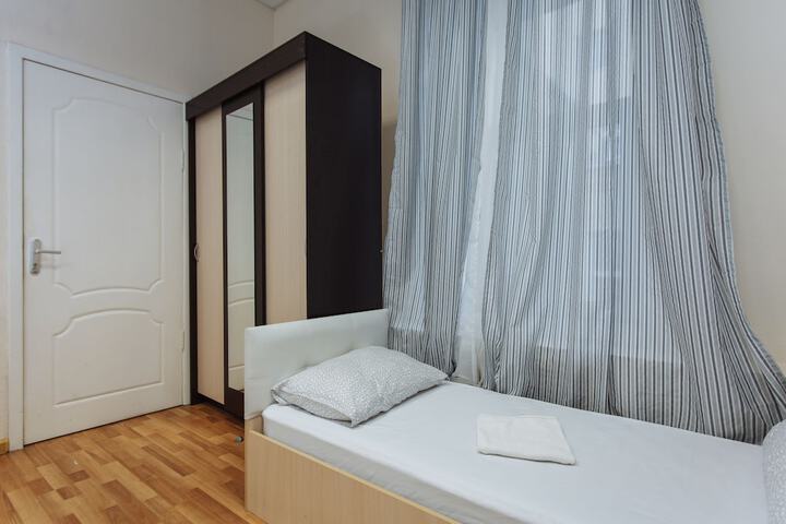Room 20 of 76