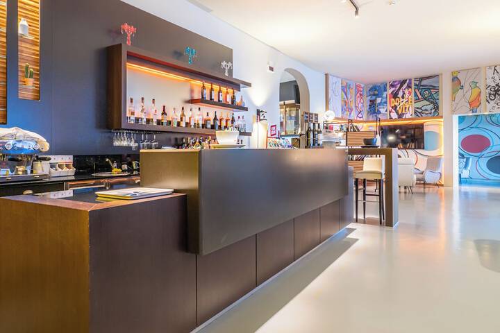 Lounge 221 of 241
