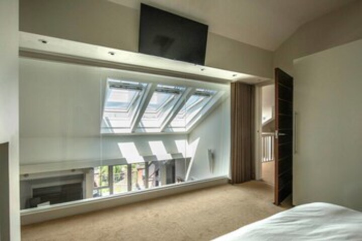 Room 27 of 34