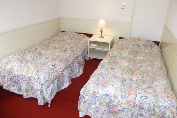Room 7 of 27