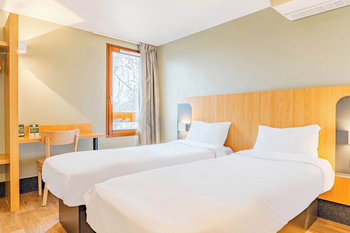 Room 15 of 34