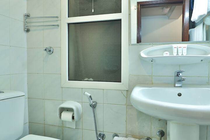 Room 4 of 27