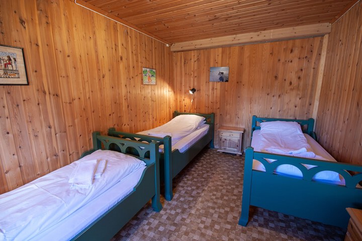 Room 18 of 103