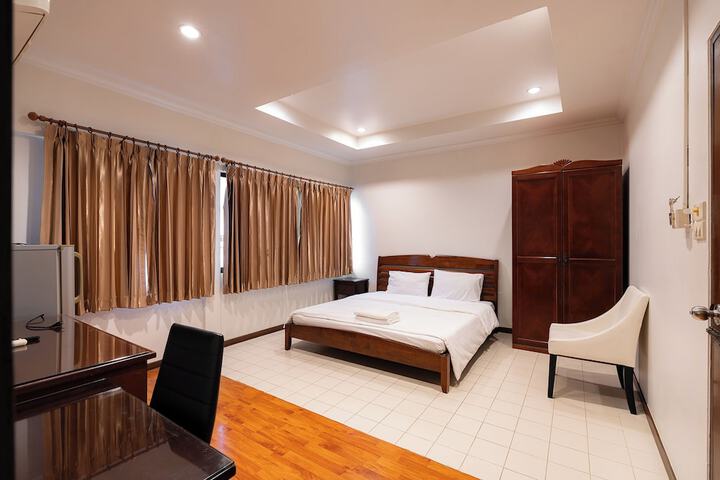 Room 30 of 153