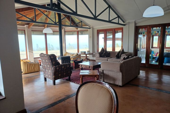 Lounge 80 of 96