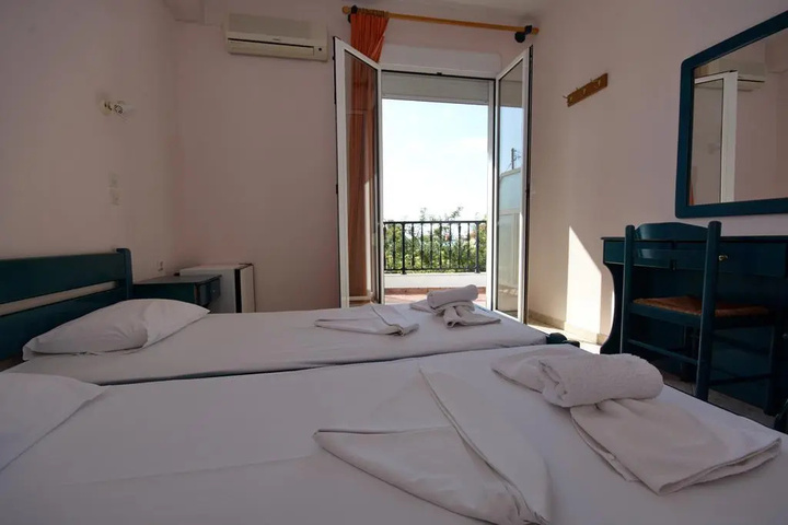 Room 5 of 10