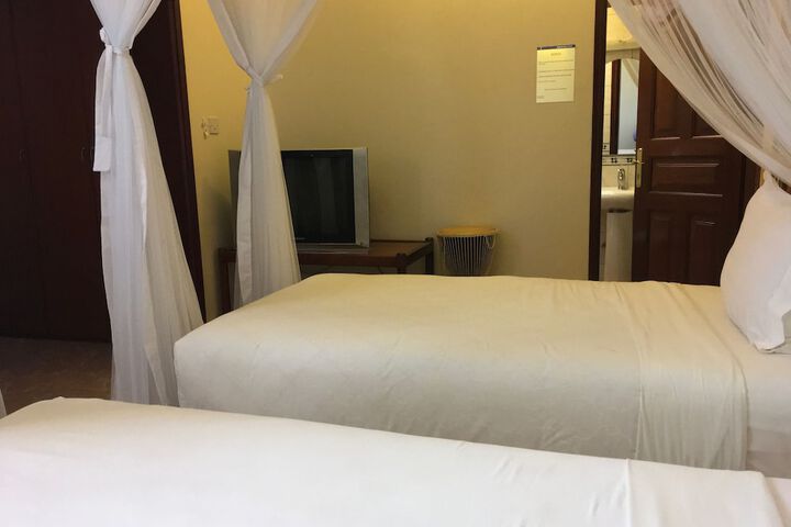 Room 13 of 130