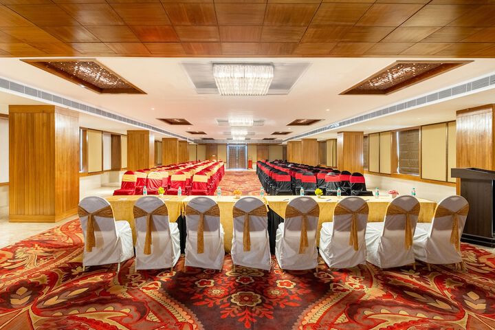 Ballroom/Hall 67 of 76