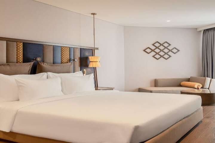 Room 4 of 130
