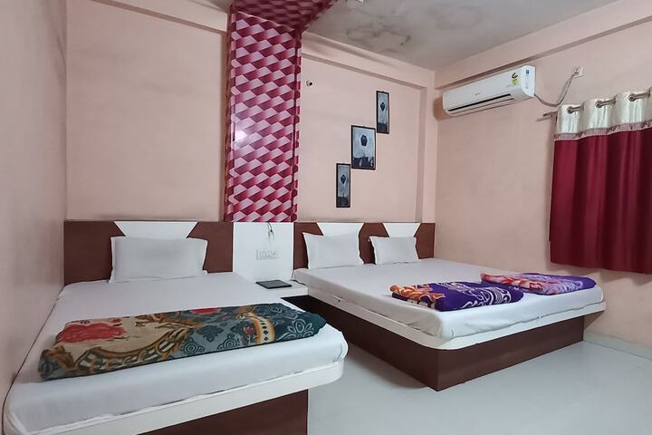 Room 8 of 9