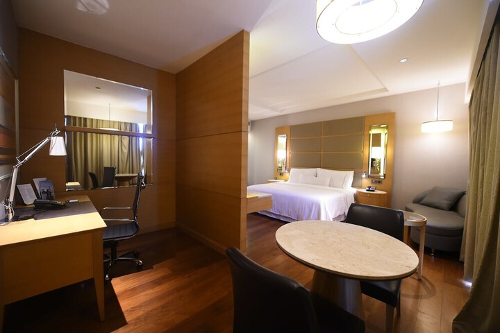 Room 8 of 85