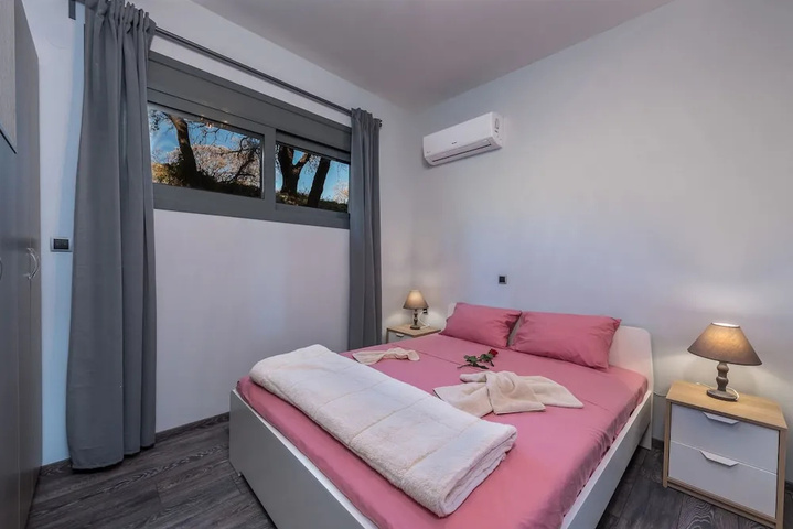 Room 2 of 18