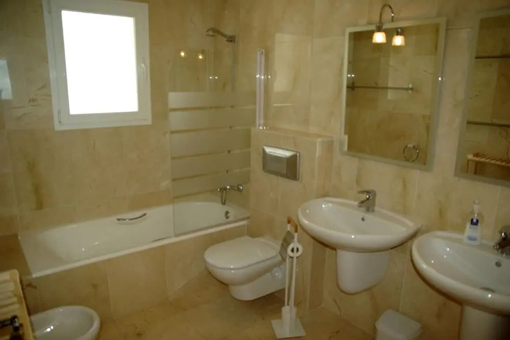 Room 9 of 20