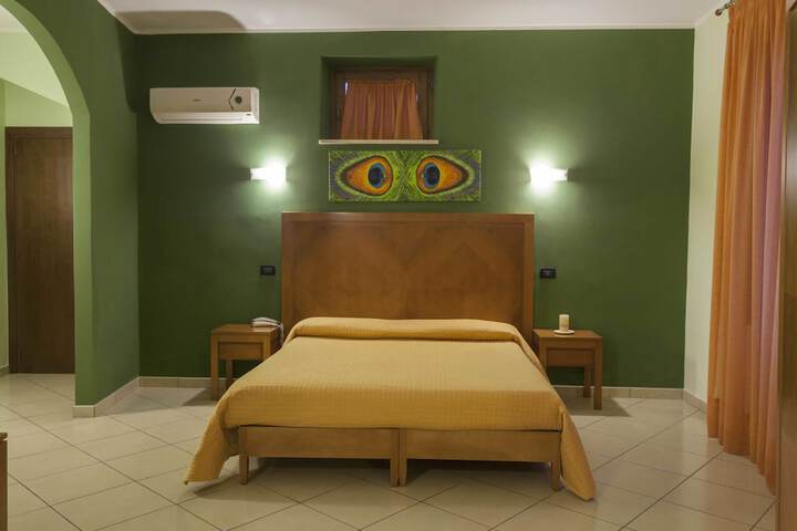 Room 6 of 45
