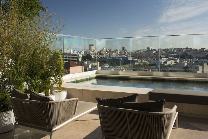 Hotel with Pool