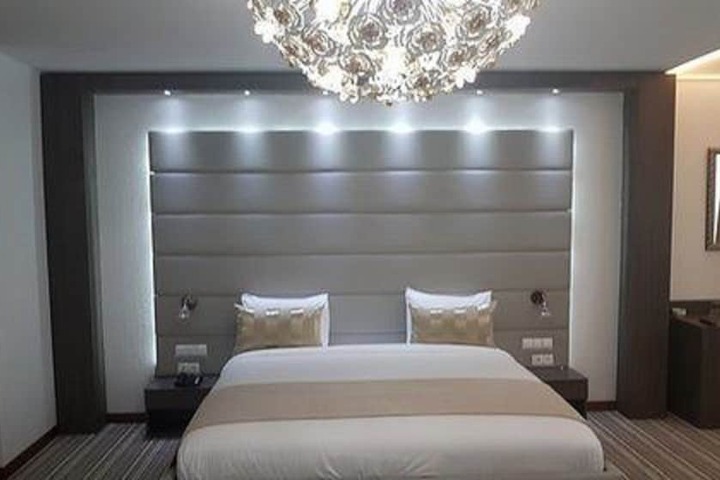 Room 10 of 36