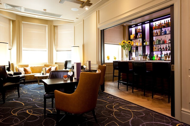 Lounge 100 of 124