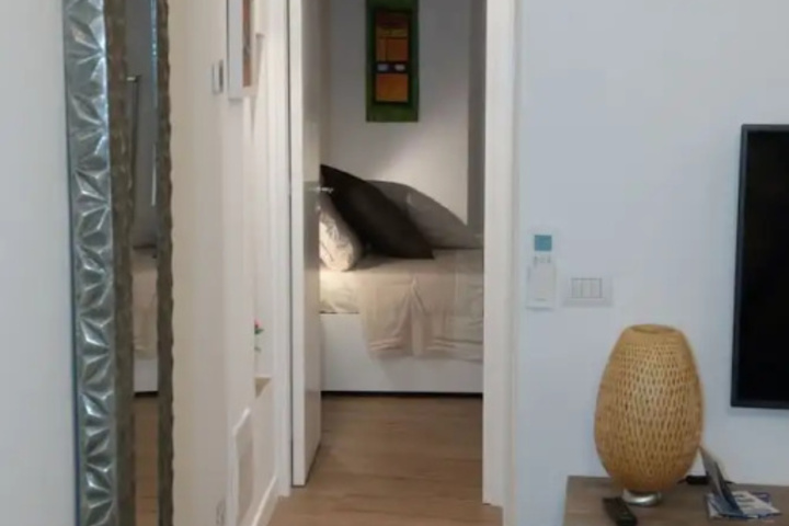 Room 4 of 12
