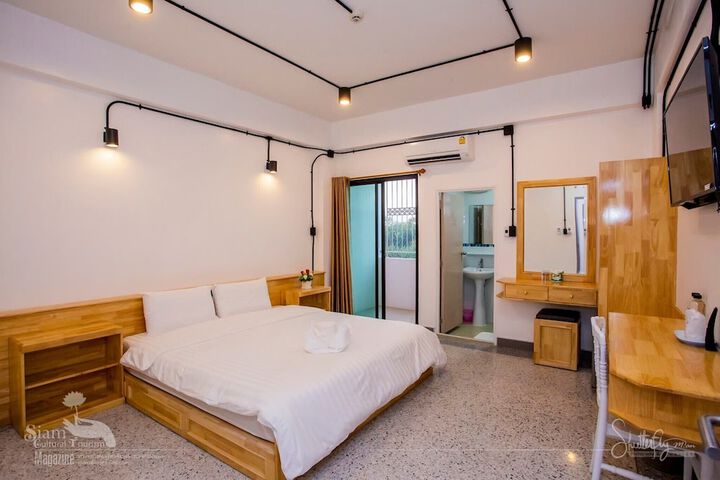 Room 2 of 20