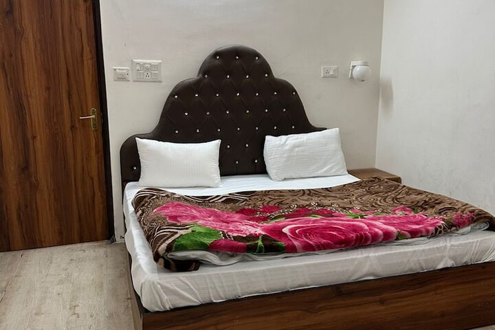 Room 6 of 15