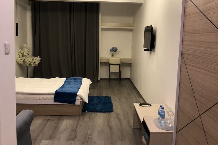 Room 11 of 20