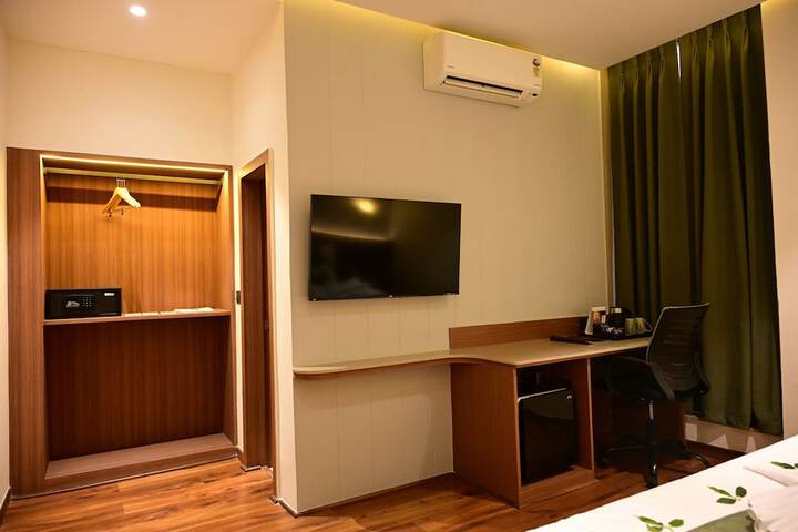Room 16 of 48
