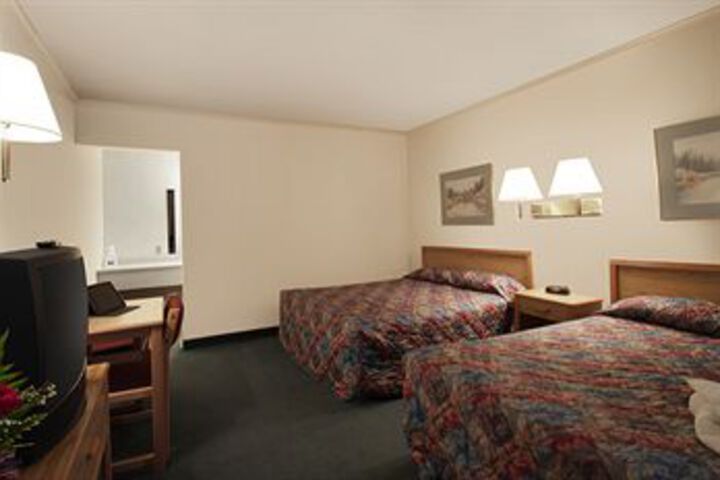 Room 9 of 16