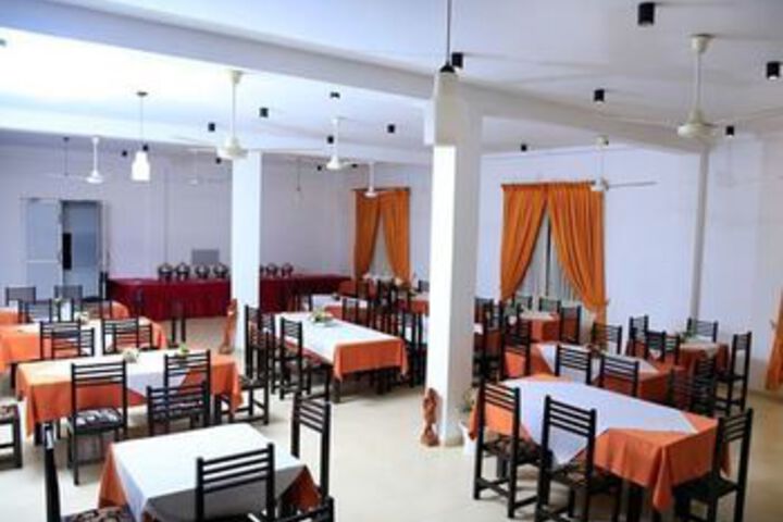 Dining 67 of 71