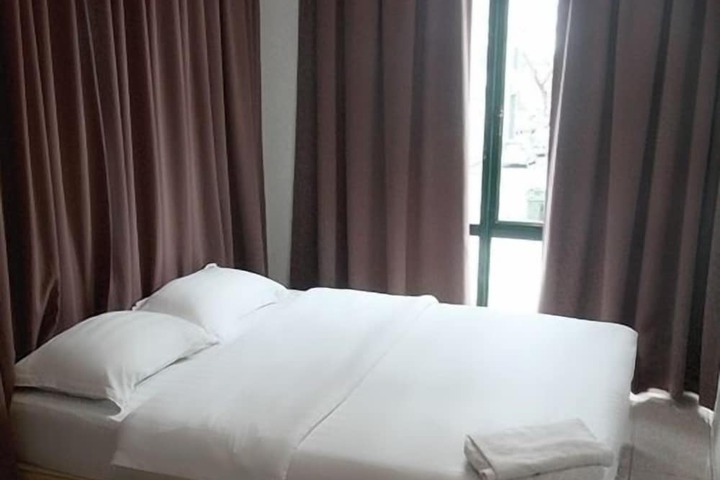Room 18 of 27