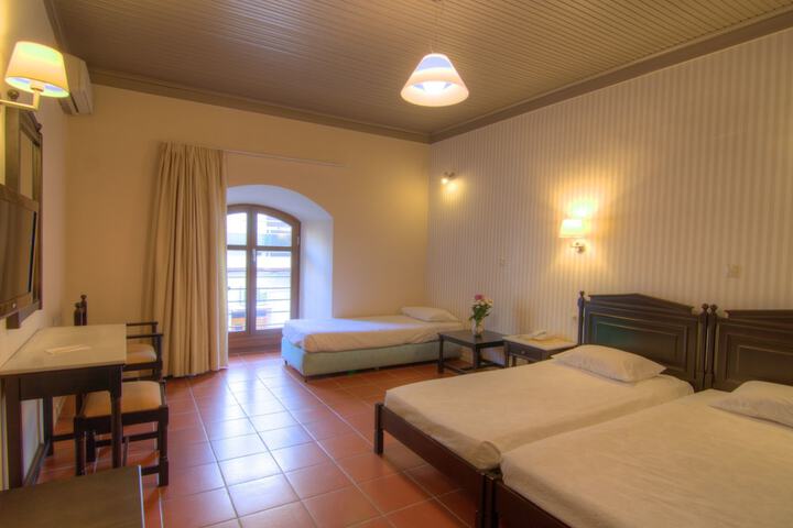 Room 4 of 33