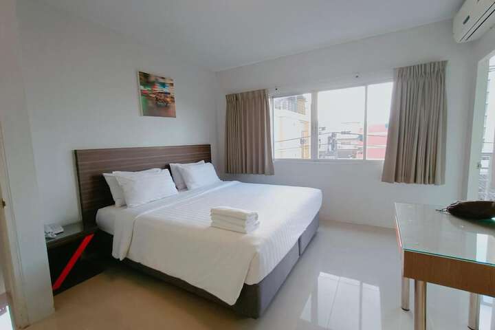 Room 8 of 35