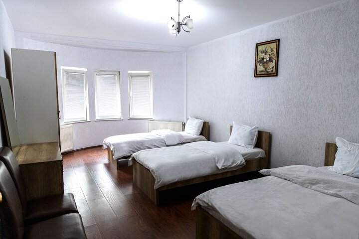 Room 9 of 17