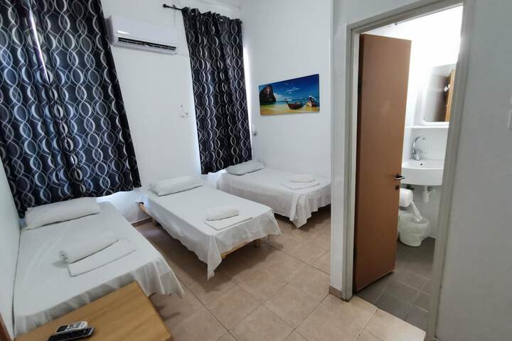 Room 12 of 50