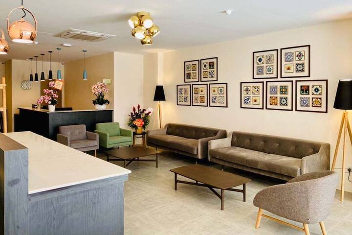 BISHOP HOTEL