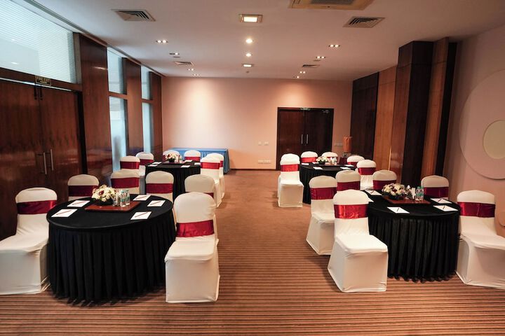 Ballroom/Hall 51 of 52