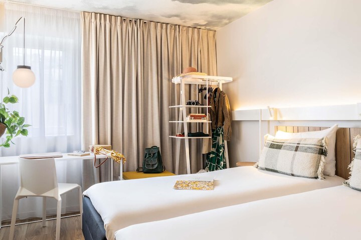 Room 5 of 34