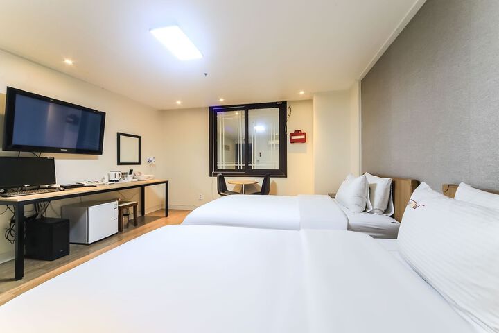 Room 100 of 107