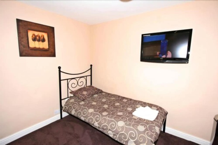 Room 4 of 28