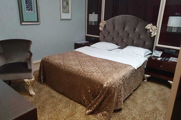 Room 9 of 32