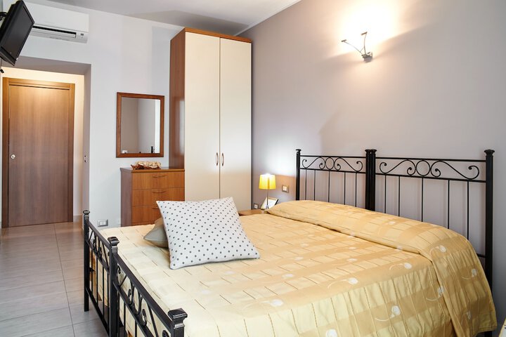 Room 9 of 40