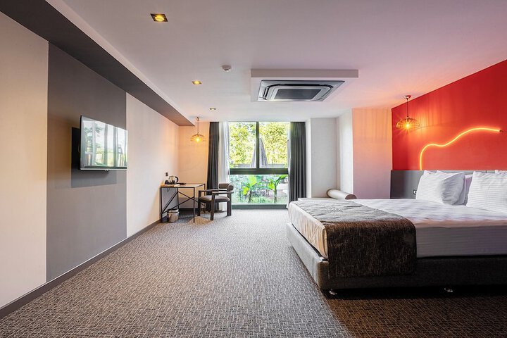 Room 8 of 16