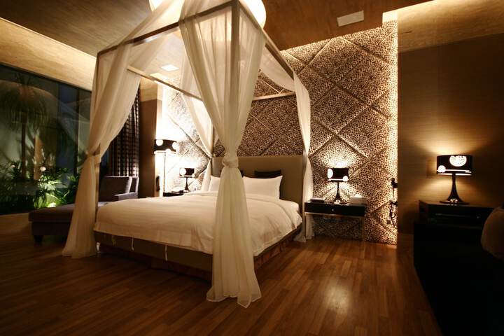 Room 4 of 56