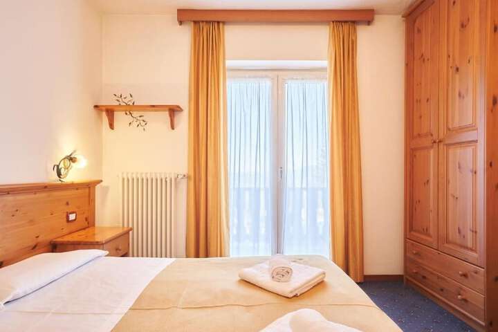 Room 3 of 65