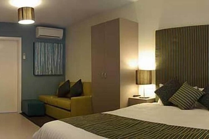 Room 5 of 9